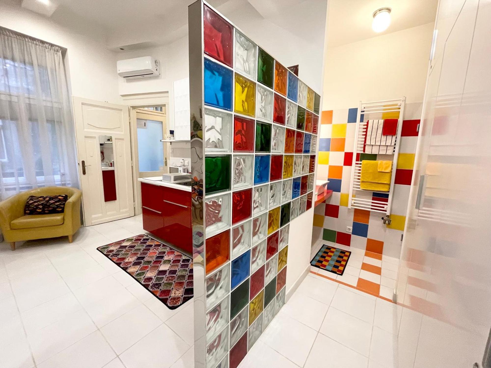 Rainbow Pearl Apartment At St Stephen' S Basilica Budapest Exterior photo